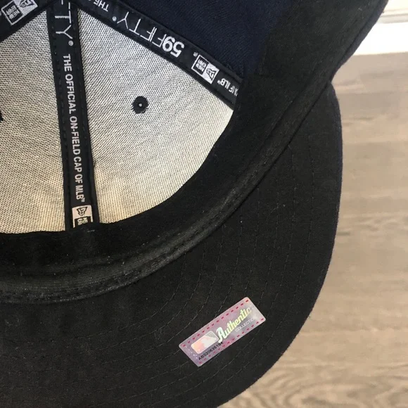 SOLD Yankees Cap - Picture 2 of 4